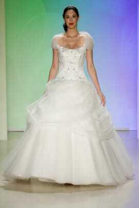 alfredas-angelo-disney-princesė-vestuvių suknelė-belle.jpg