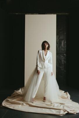 amsale-საქორწილო-საქორწილო კაბა-გაზაფხული-2023-Peplum Tuxedo Suit