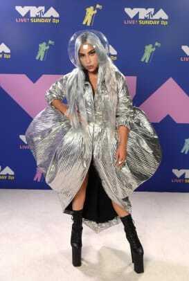 Lady Gaga portant les arrivées AREA des MTV VMA 2020