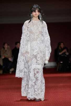 Simone Rocha Londra Moda Haftası Sonbahar 2023 Trendleri Şeffaf 3
