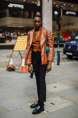 londres-fashion-week-street-style-spring-2022-day-1-35