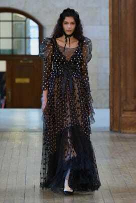 Bora Aksu London Fashion Week Fall 2023 Тенденции Луки 3