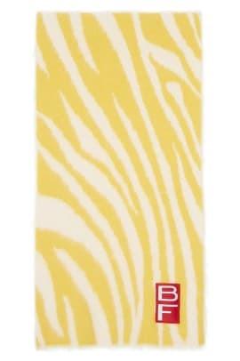 överlägset-gul-alpacka-zebra-scarf