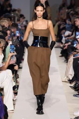 Max Mara סתיו 2023 חגורות טרנד שבוע האופנה במילאנו 2