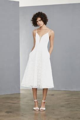 maža-balta-suknelė-gipiūro-nėrinių-vestuvinė suknelė