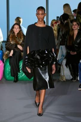 Christopher Kane London Fashion Week Musim Gugur 2023 Peplum 1