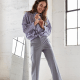 Базираният във Ванкувър Kit and Ace създава стилни, привързани към свободното време парчета с технически дизайн подход: Блузите, роклите и панталоните са изработени от материи, които дишат, разтягат се и могат да предпазват петна. Кашмирените плетки на марката дори могат да се перат в пералня. Снимка: @kitandace/Instagram