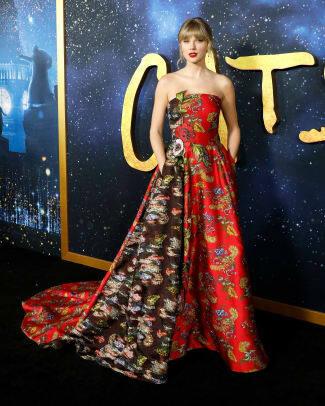 Taylor-Swift-Pisici-Premiera-GettyImages-1194384754