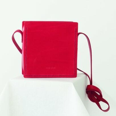 इयाला-डाईज़-रेड-बैग