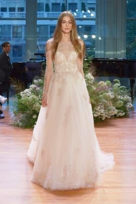 Monique-Lhuillier-свадебное-платье-с-длинным-рукавом-осень-2017.jpg