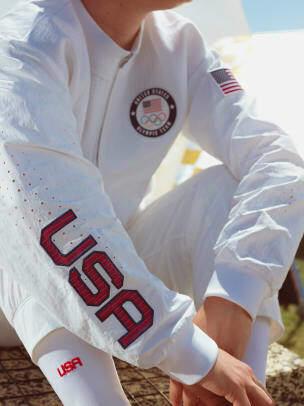 Nike-Team-USA-Medal-Stand-Windrunner-Jacket-1_alkuperä