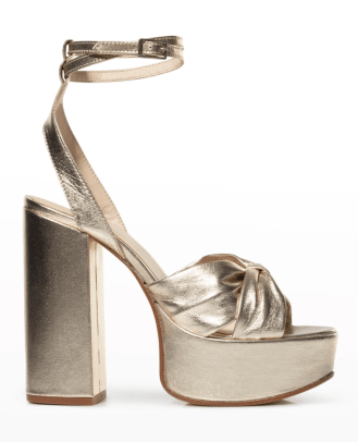 Chelsea Paris Zasa metāliskas ādas sandales ar potīti ar siksnu, 495 $