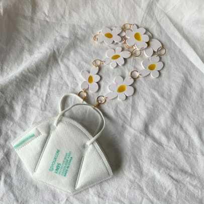 CargoCreates Daisy Chain Mask Chain | Handgemaakte en handgesneden Polymer Clay madeliefjes met gouden ringen Etsy