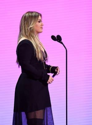 Kellija Klārksone prezentē MTV VMA 2020